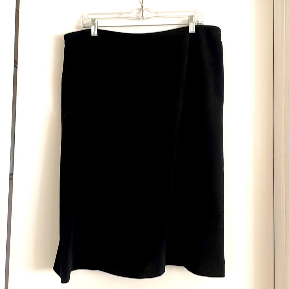 Le Suit Black Lined Skirt Size 18
